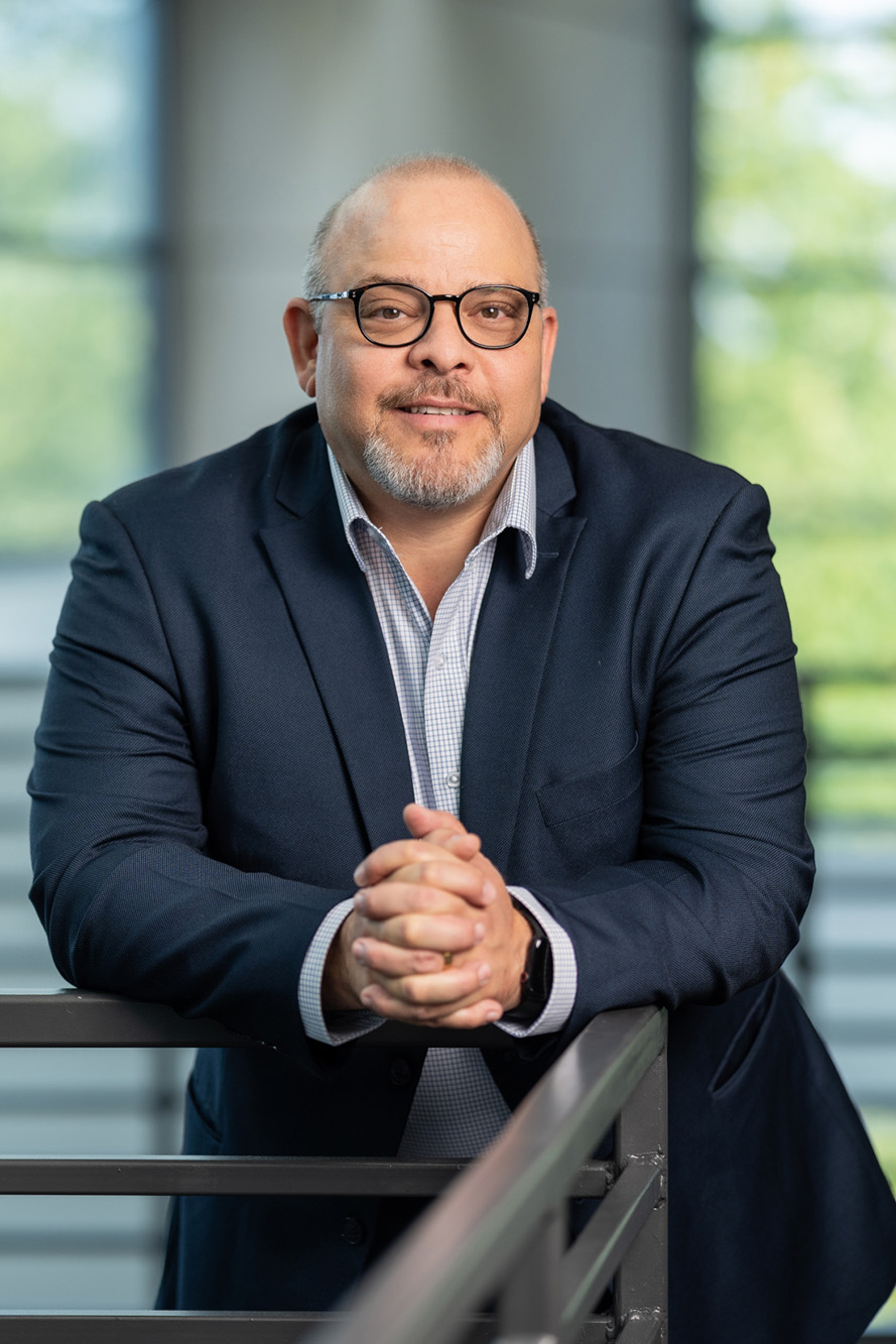 Headshot of Gabriel Amundarain, Commodity Advisor at Twin Feathers.