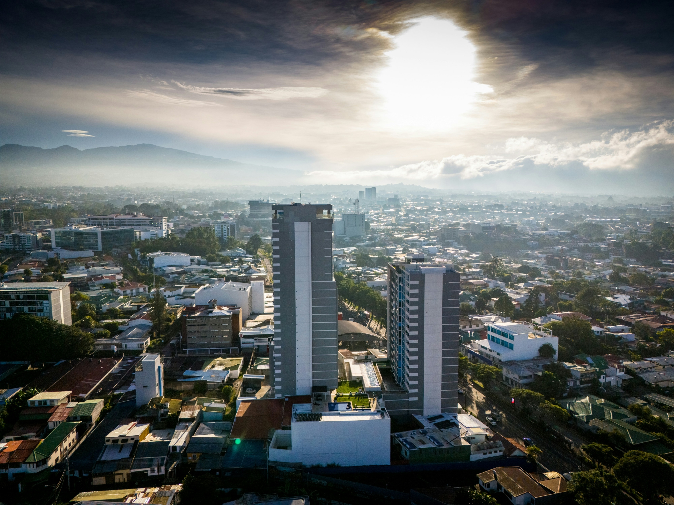 Aerial view of San Jose, Costa Rica in the morning; Costa Rica: un mercado de energía limpia y verde